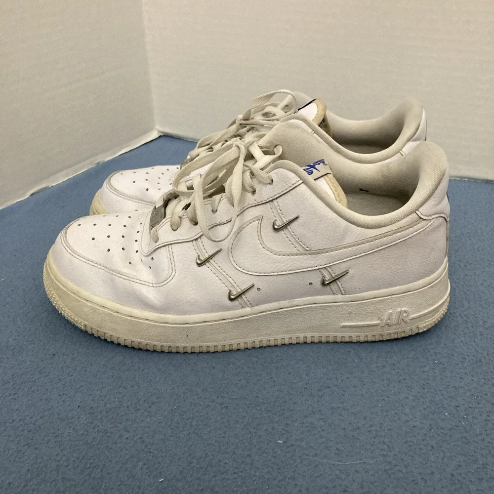 Nike Women's White Air Force 1 '07 LX Sisterhood‎ 
